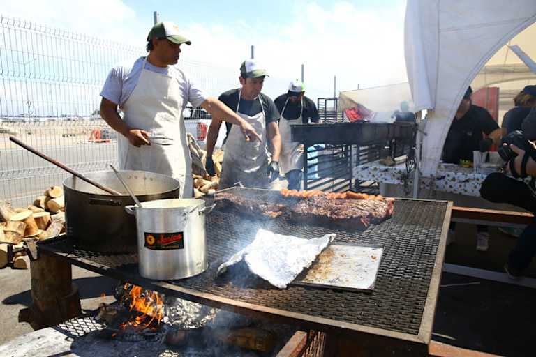 Im Fahrerlager von San Juan wird gegrillt