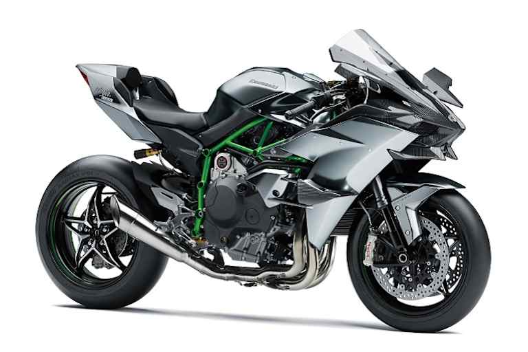 55.000 Euro muss investieren, wer sich befeuert von 300 Kompressor-PS durch Raum und Zeit beamen will  