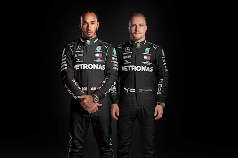 Neuer Look: Auch die Rennanzüge der Fahrer wurden optisch verändert