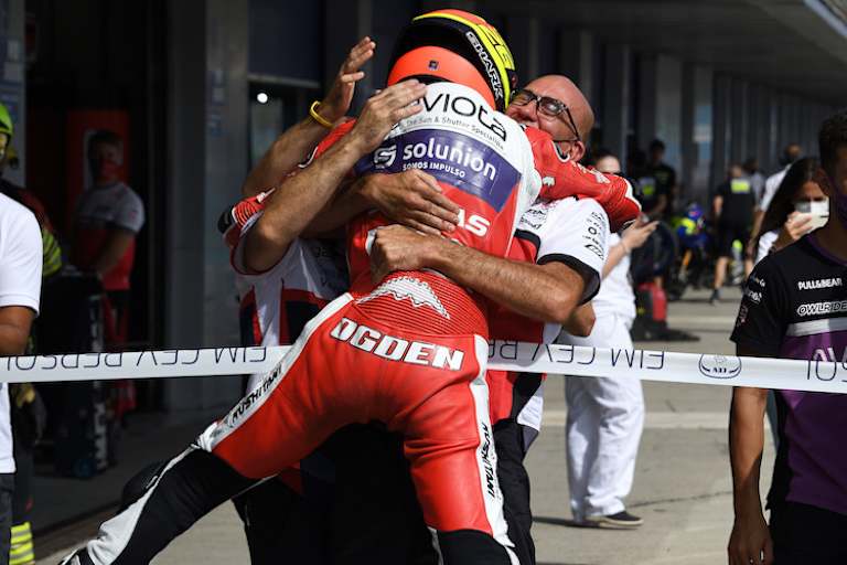 Scott Ogden führt am Sonntag in Valencia das Feld der Junioren-Moto3-WM an