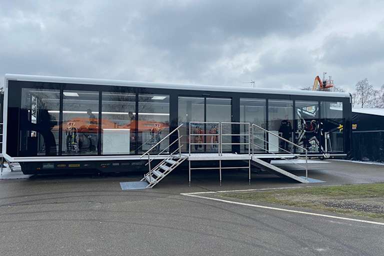 In der Cross-WM hat Sannen einen Hospitalty-Trailer an Husqvarna vermietet 