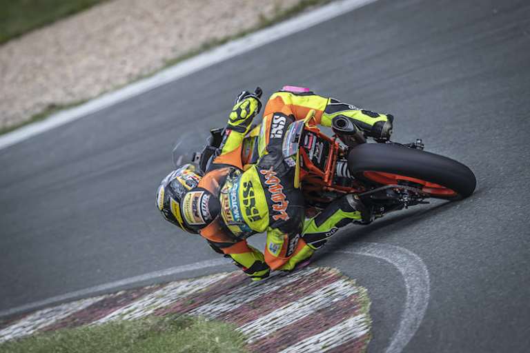 Lennox Lehmann: Führender der IDM Supersport 300