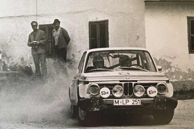 Achim Warmbold und Jean Todt brillierten mit dem 235 PS starken BMW 2002	