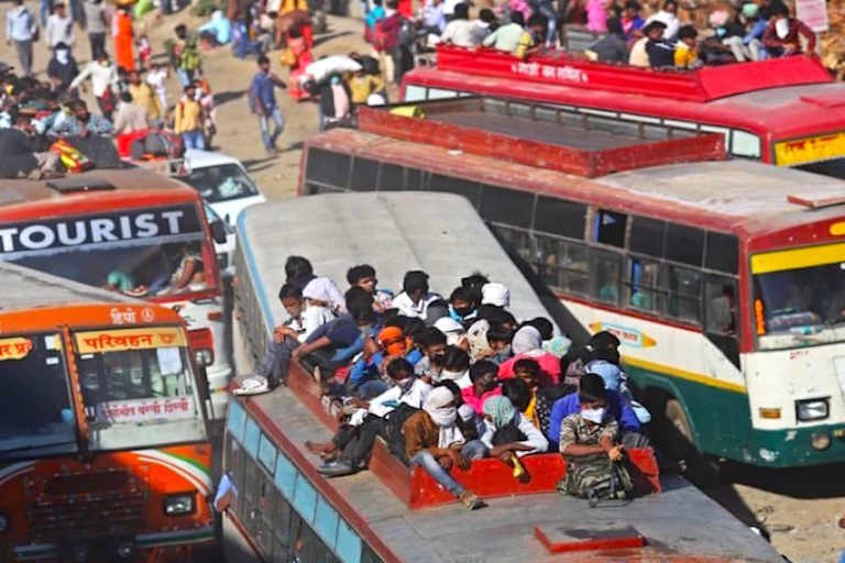 Hunderttausende Wander-Arbeiten versuchen, irgendwie nach Hause zu kommen