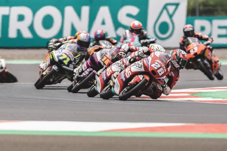 Izan Guevara und Sergio Garcia führten die Verfolgergruppe in Mandalika über weite Strecken an