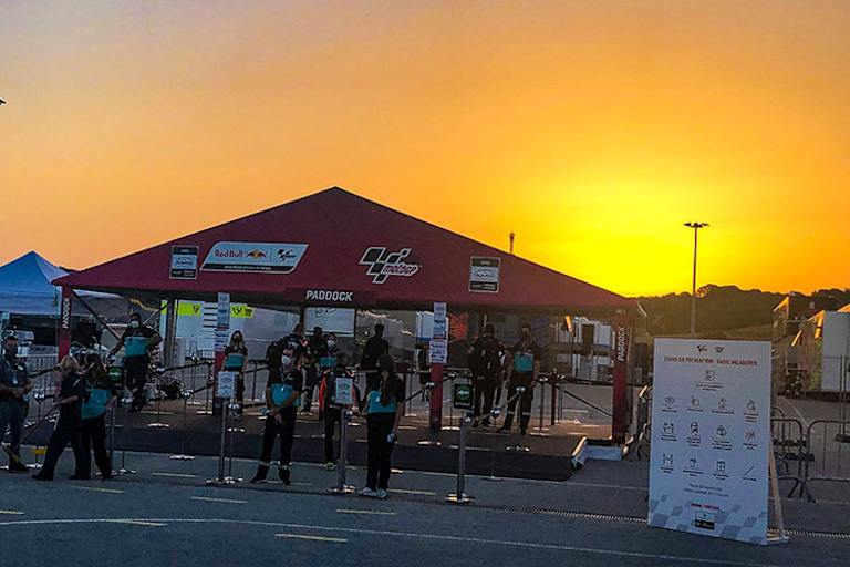 Ungewohnte Szenen in der Früh: Keine Teamgäste, kein Andrang vor dem Paddock