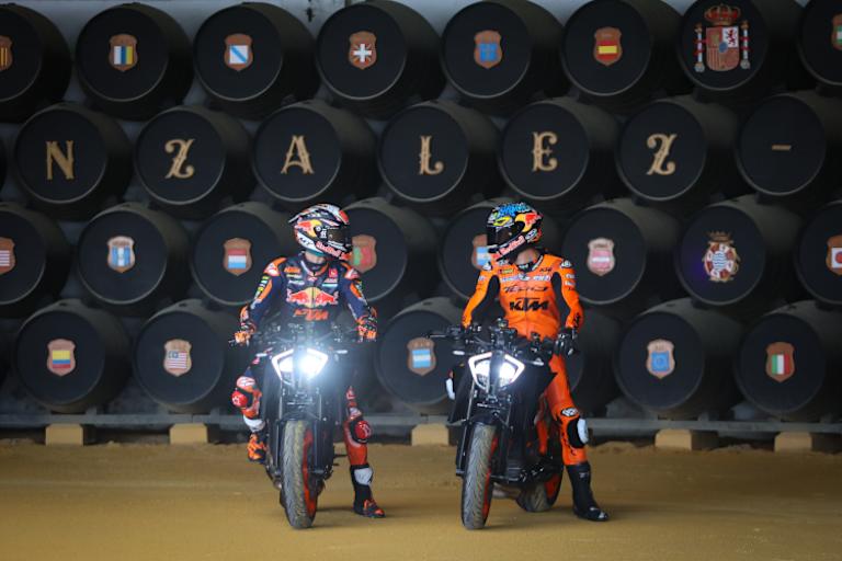 KTM Super Duke 1290 in der Gonzalez Byass-Bodega