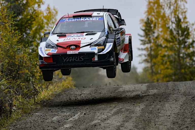 Kalle Rovanperä feierte mit Sprüngen im Auto Geburtstag