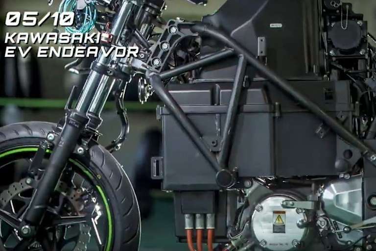 Batterien und Steuerungselektronik machen einen voluminösen Eindruck