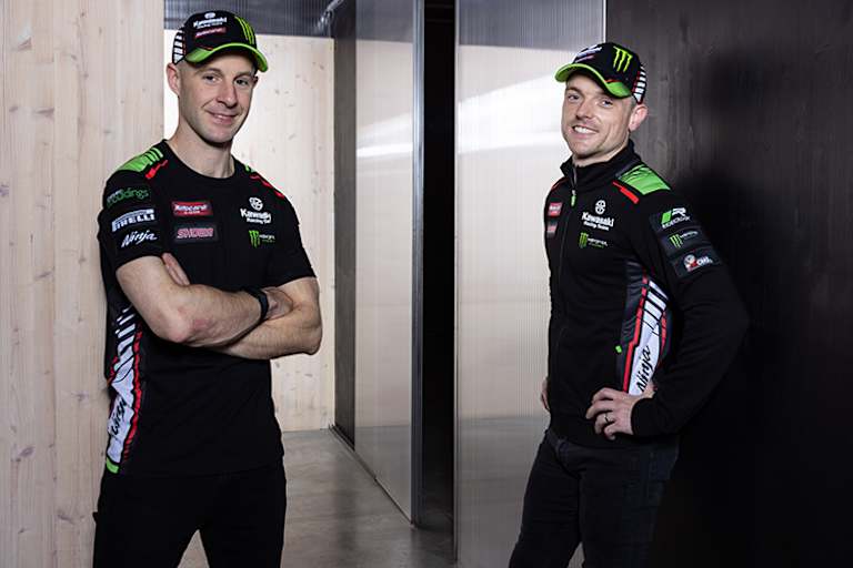 Die Kawasaki-Werksfahrer Johnny Rea (li.) und Alex Lowes