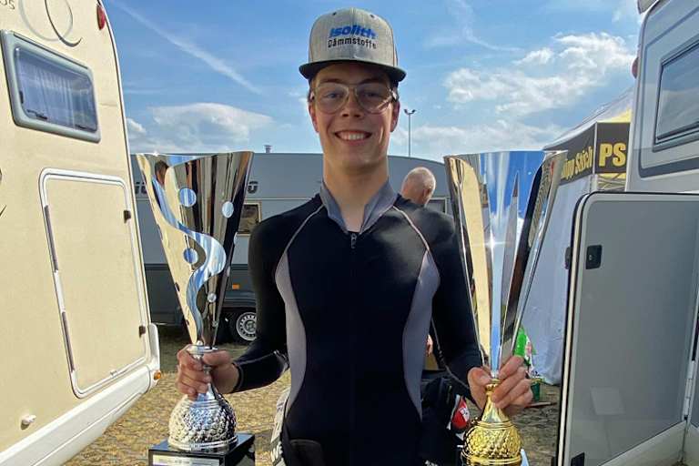 Zwei Pokale mehr im Schrank