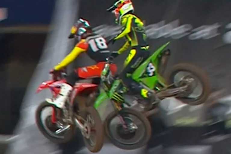 Lawrence und Forkner kollidierten in der Luft