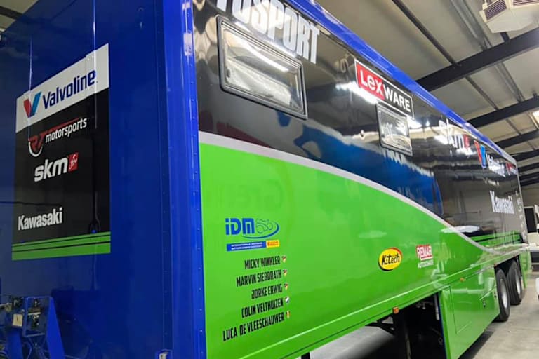 Der LKW ist vollgetankt