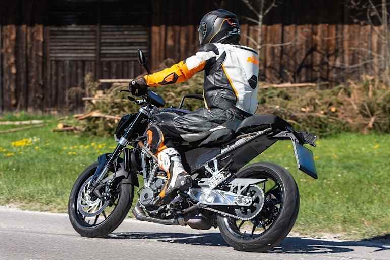 Mehr Komfort für den Beifahrer: An der Position der Beifahrerfussrasten wird getüftelt, der Beifahrer-Sitzplatz ist dicker gepolstert