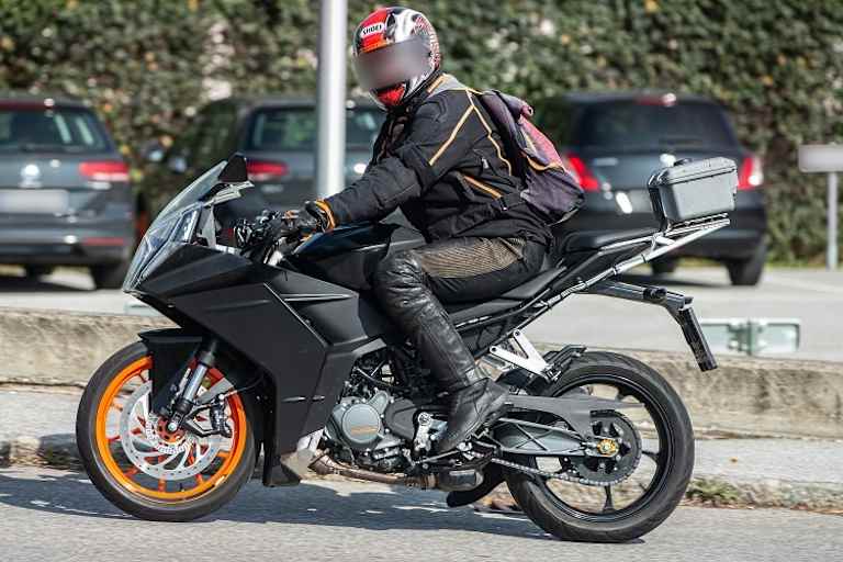 Der Heckrahmen ist komplett neu, der Hauptrahmen scheint zumindest angepasst