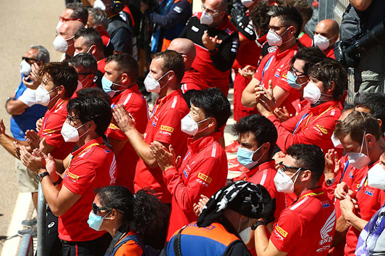 HRC-Boss Tetsuhiro Kuwata steht im Mittelpunkt