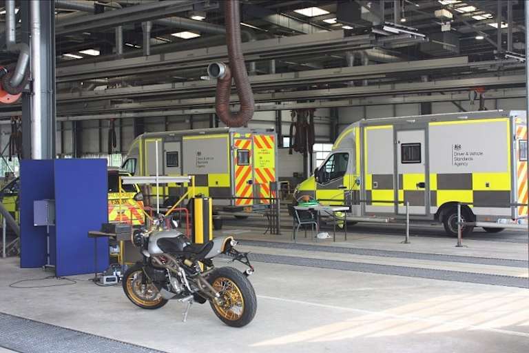 Die Langen Two Stroke schaffte den Test zur Strassenzulassung in England gleich beim ersten Versuch ohne Beanstandungen