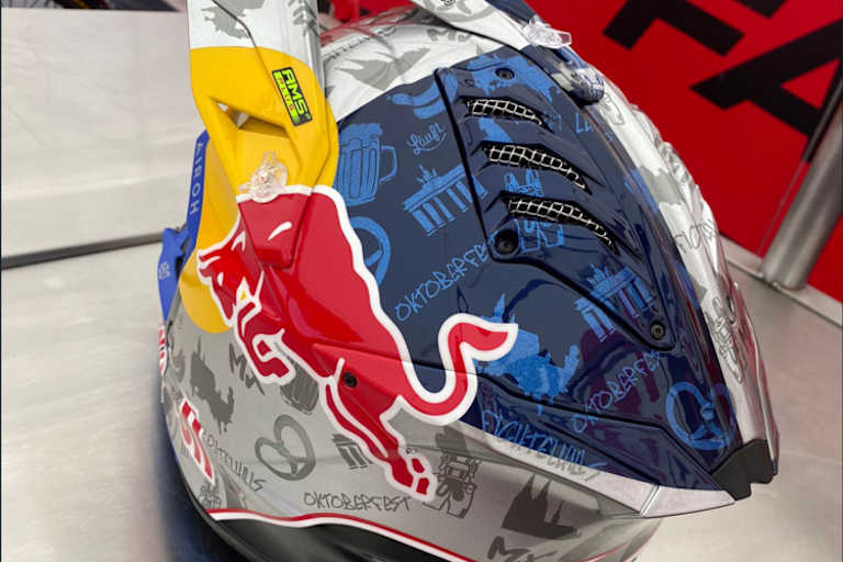 Der Red Bull-Helm von Simon Längenfelder