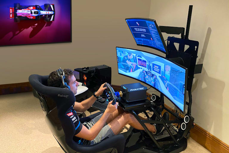 Williams-Fahrer Nicholas Latifi in seinem Simulator