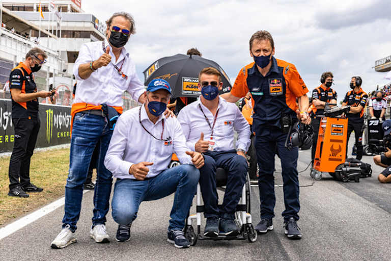 Beim Catalunya-GP vor dem Sieg von Oliveira: KTM-Vorstand Trunkenpolz, Kinigadner, Beirer und Leitner