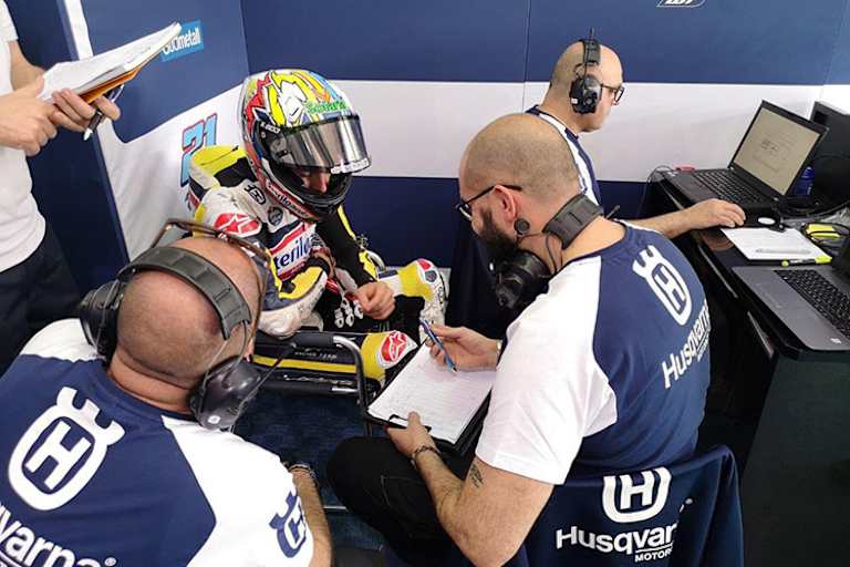 Alonso Lopez in der Husqvarna-Box