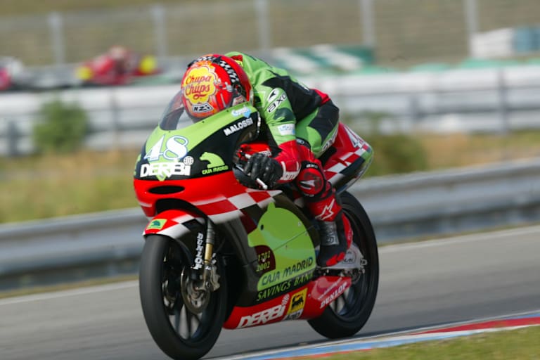 Lorenzo in seinem WM-Rookie-Jahr 2002 auf Derbi