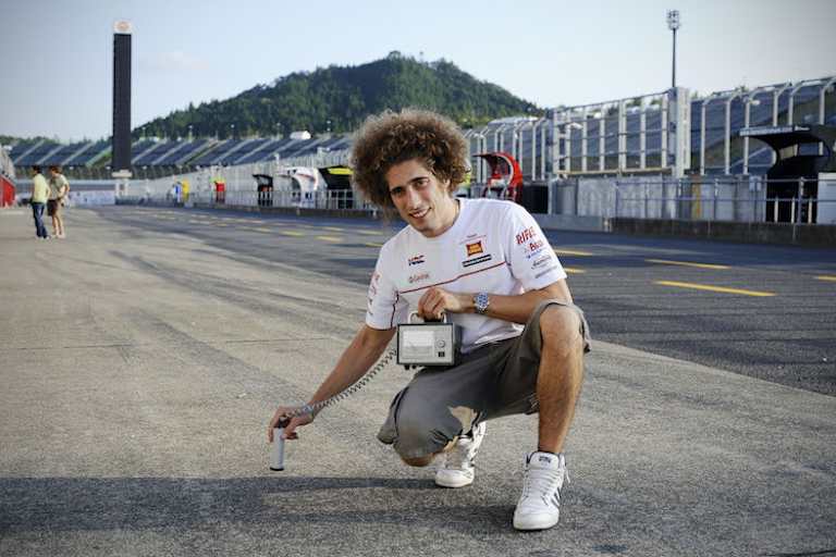 Simoncelli liess sich 2011 in Japan-GP provokativ mit einem Geigerzähler fotografieren