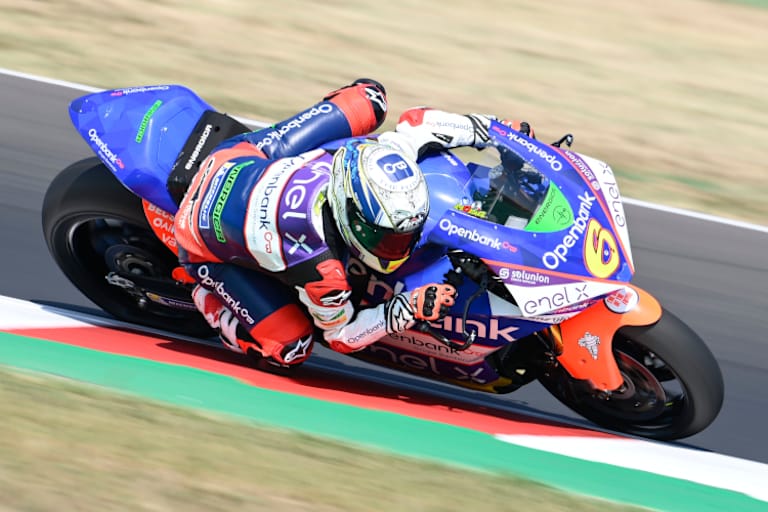 María Herrera auf ihrem MotoE-Bike