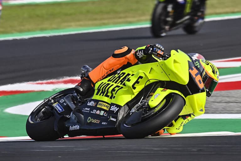 Luca Marini mit gelber Speziallackierung zu Ehren von Valentino Rossi