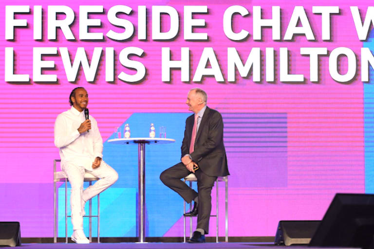 Lewis Hamilton und Mark Gallagher 2020 in Singapur