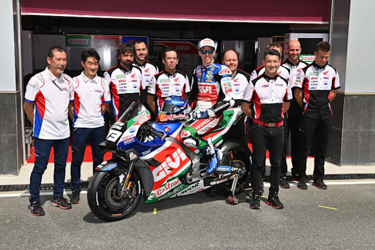 Alex Márquez mit seiner LCR-Crew