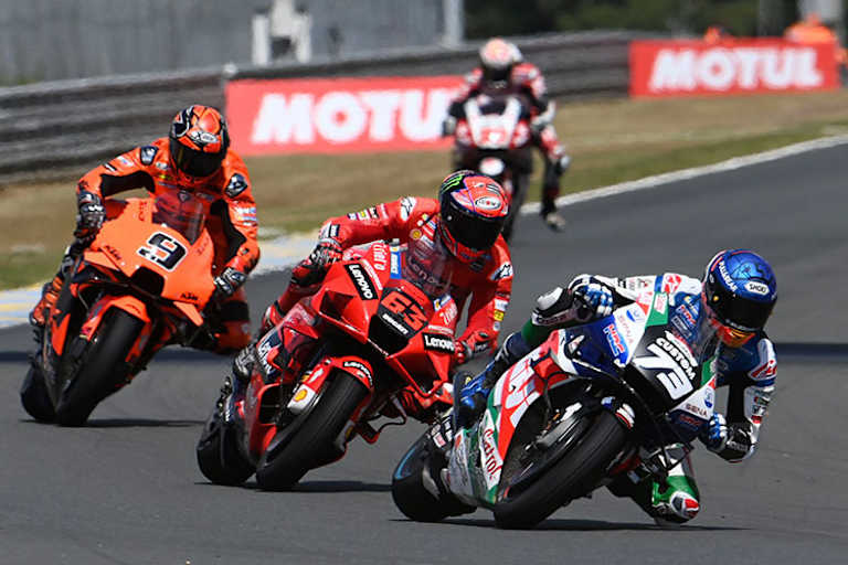 Heftige Fights im Rennen: Alex Márquez (73) vor Bagnaia (63), Petrucci (9) und Nakagami