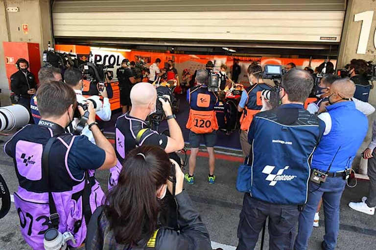 Riesenwirbel vor der Box von Marc Márquez