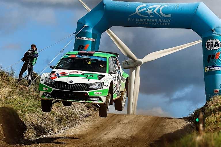 Andreas Mikkelsen sprang in Fafe zum Sieg