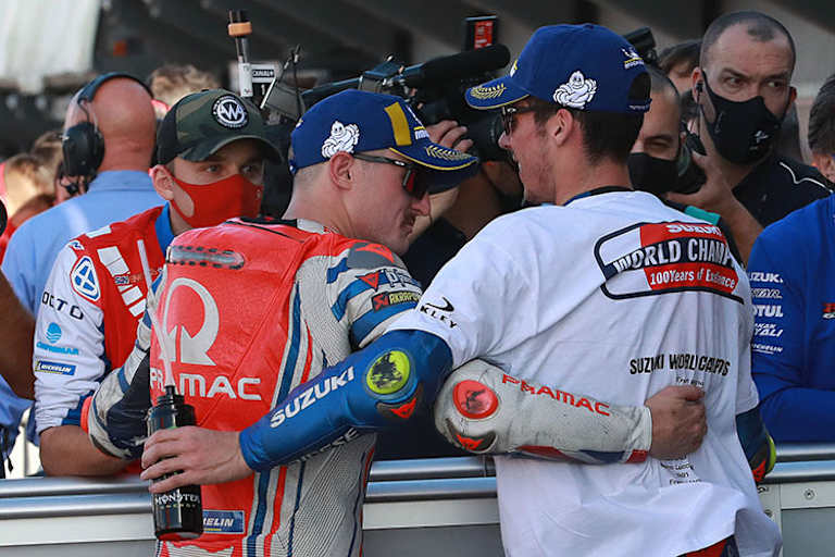 Im Parc Fermé: Jack Miller mit Joan Mir