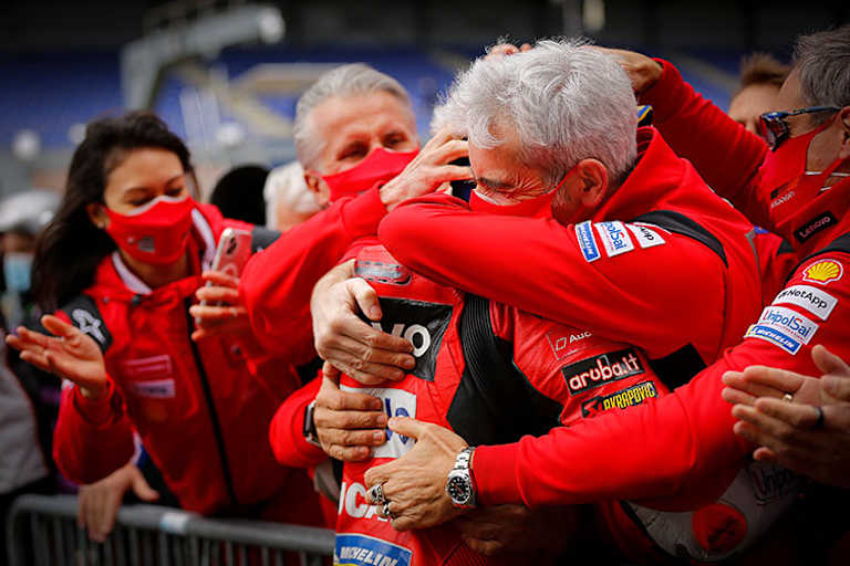 Jack Miller: Umarmung mit Ducati-Rennchef Gigi Dall'Igna