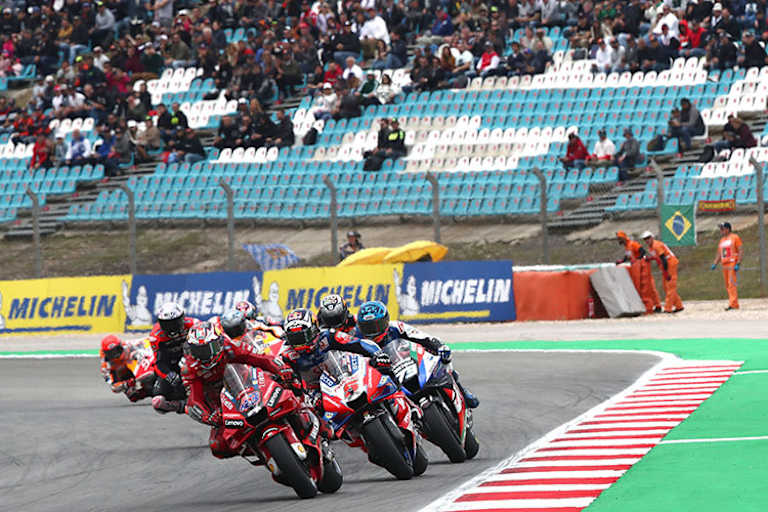 Harte Kämpfe in Portugal: Miller (43) vor Zarco (5), Alex Márquez (73), Oliveira, Pol Espargaró, Martin, Aleix Espargaró und Marc Márquez