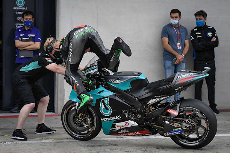 Fast ein Kopfstand: Franco Morbidelli nach dem FP2 am Freitag