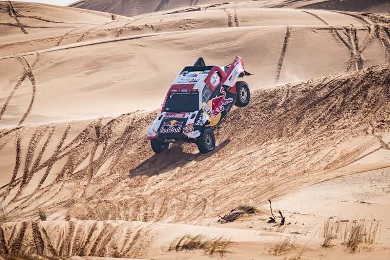 Nasser Al-Attiyah im Toyota Hilux