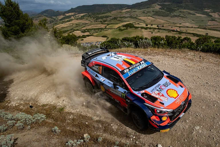 Thierry Neuville auf Podiumskurs