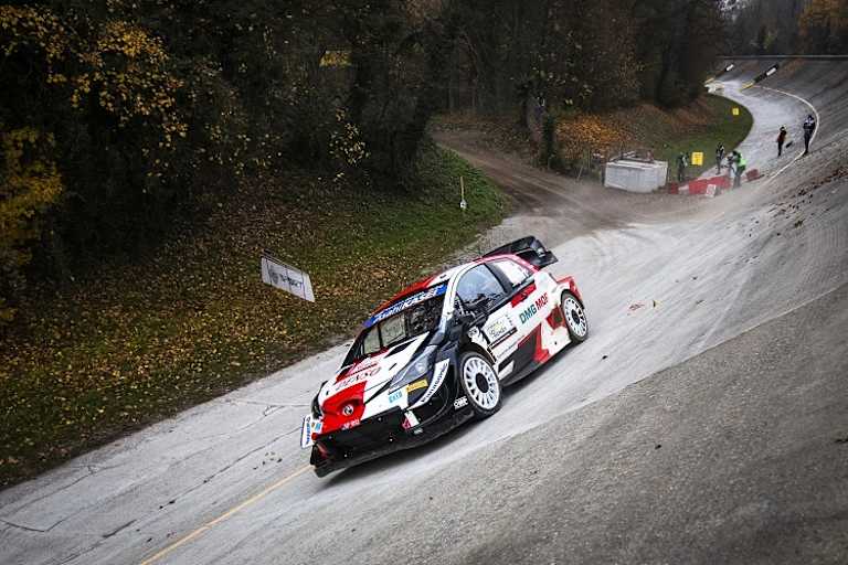 Sebastien Ogier in der Steilkurve in Monza