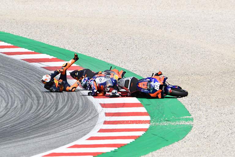 Aus der Traum: «Einstein» Oliveira und Pol Espargaró auf dem Weg ins Kiesbett