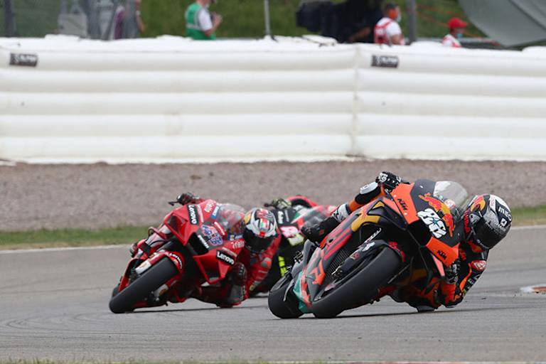 Miguel Oliveira (88) vor Jack Miller (43) und Aleix Espargaró