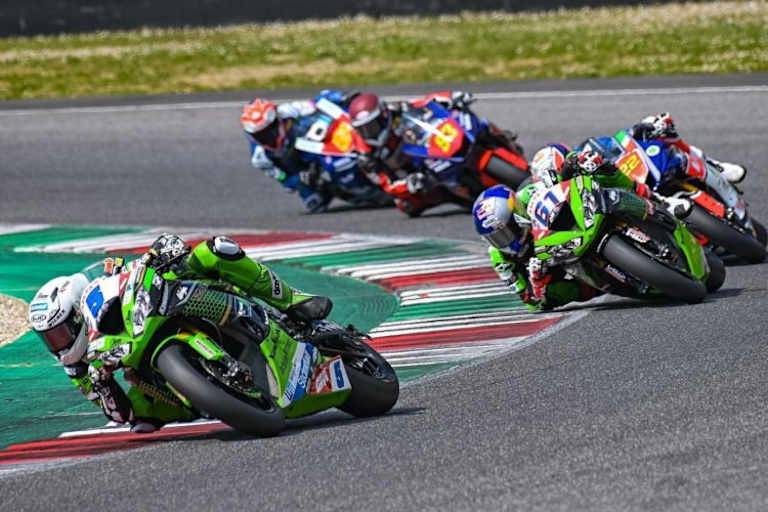 Philipp Öttl, dahinter Can Öncü