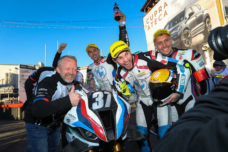 Das BMW-Werksteam gewann in Most das Saisonfinale der FIM EWC