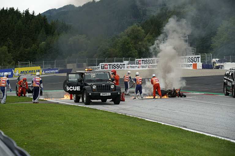 Die Bikes von Pedrosa und Savadori fingen Feuer