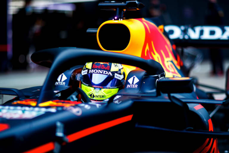 Pérez bei ersten Runden im RB15