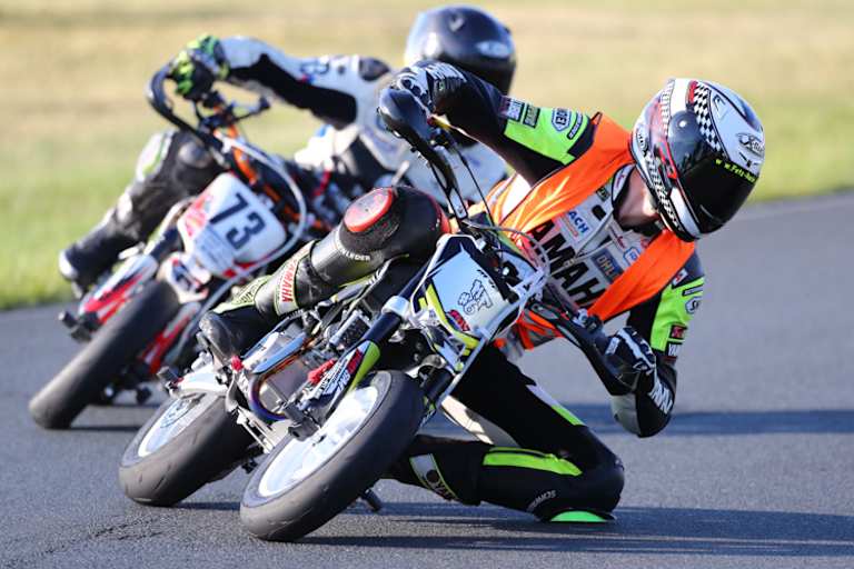 Warmfahren mit dem Pitbike