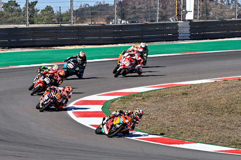 Pedro Acosta auf dem Weg zum Sieg, dahinter folgen Migno, Alcoba, Antonelli und Binder