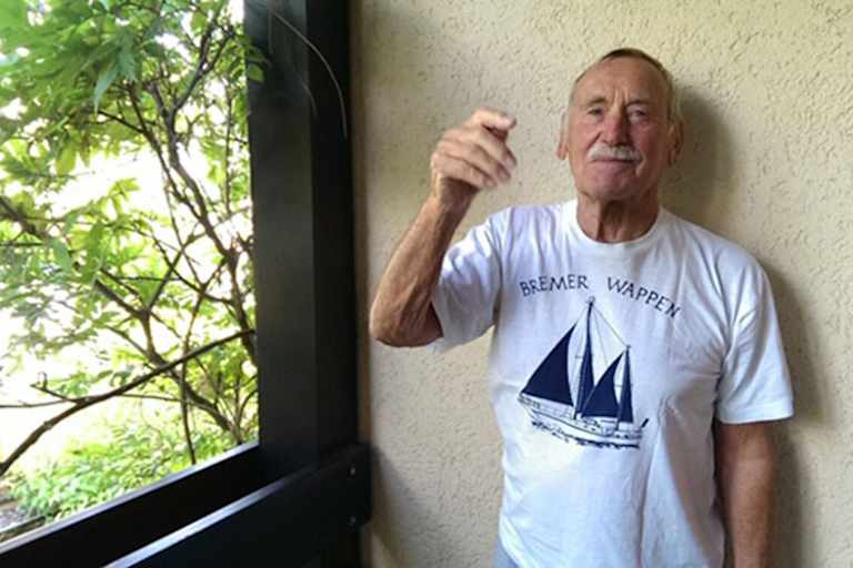Heute mit 80 Jahren: Pugi mit dem «Bremer Wappen»-T-Short, so taufte er seinen Zwei-Master